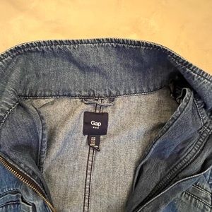 Women’s Gap Jean Jacket with Zipper Size Medium